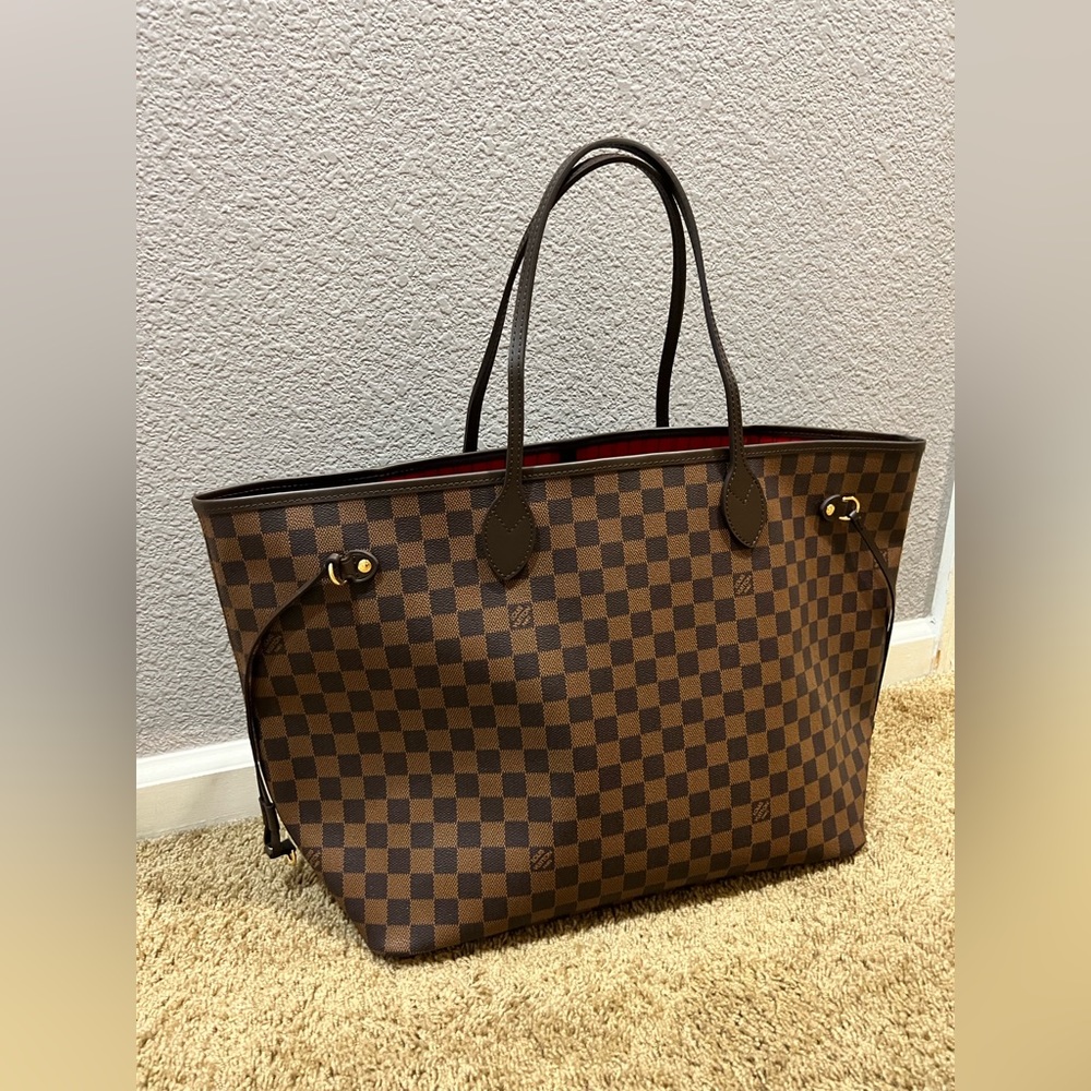 Authentic Louis Vuitton Damier MM Neverfull